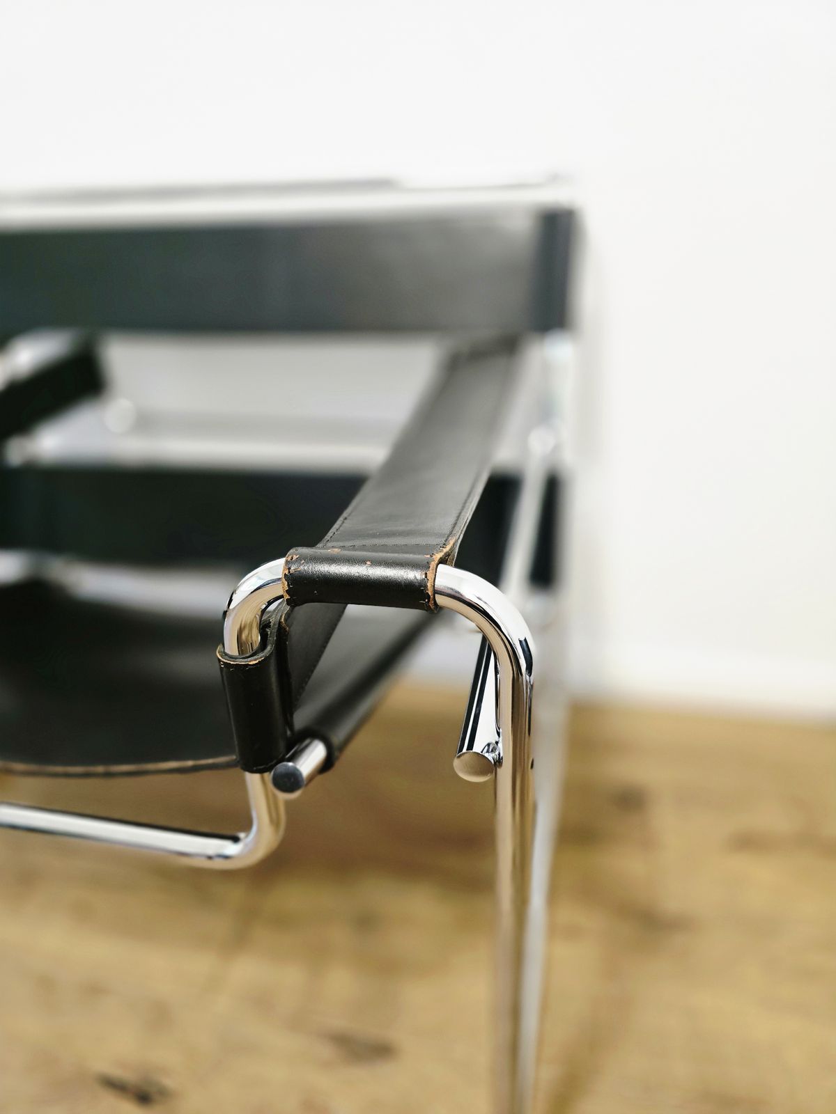 photo vintage 60s Wassily Chair By Marcel Breuer For Gavina (Original)
