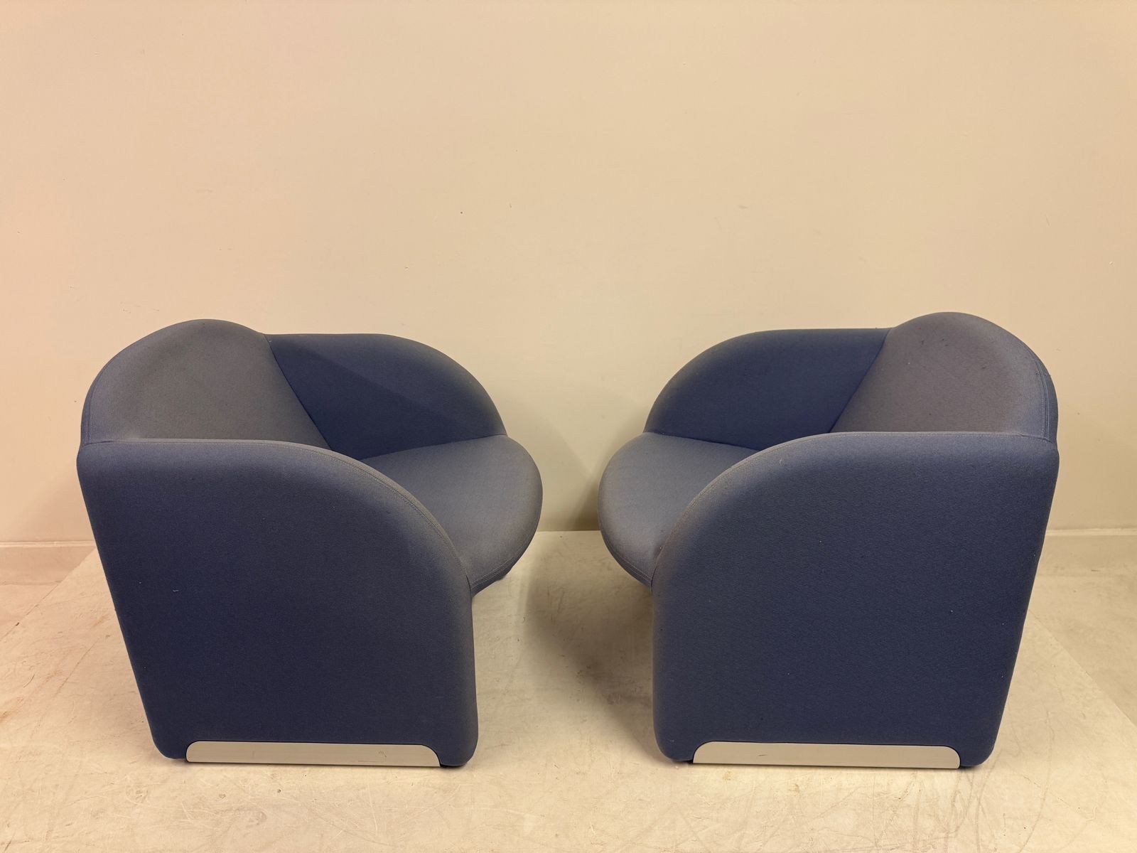 Pair Of Ben Chairs By Pierre Paulin For Artifort photo vintage