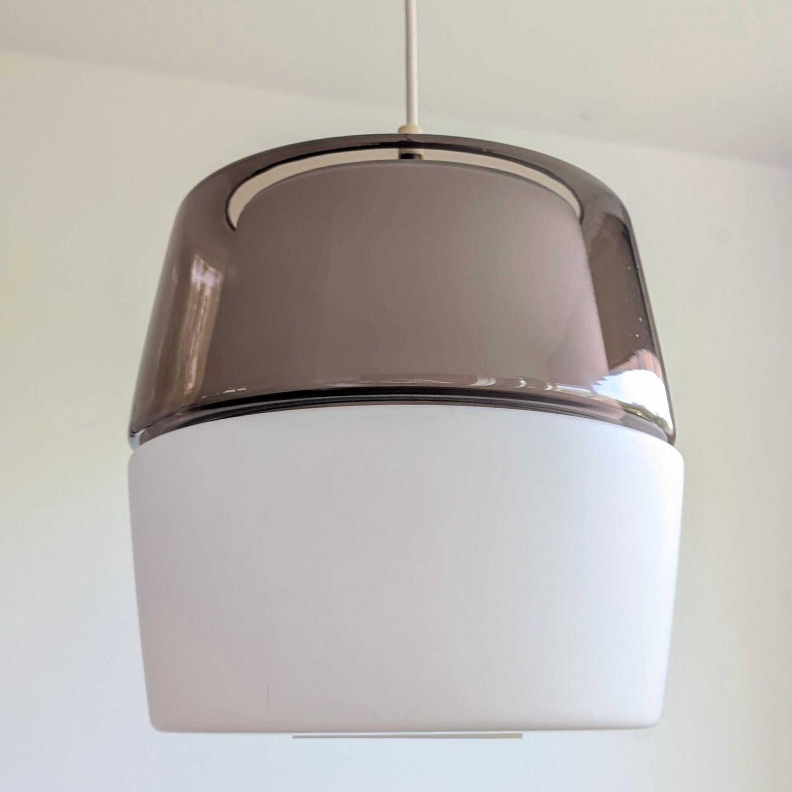 Peill & Putzler Jaren 1960 Rookglas Hanglamp Mid Century Modern Modernistisch | Amethist Paarse Kleurblok Vintage Mcm Plafondlamp photo for sale