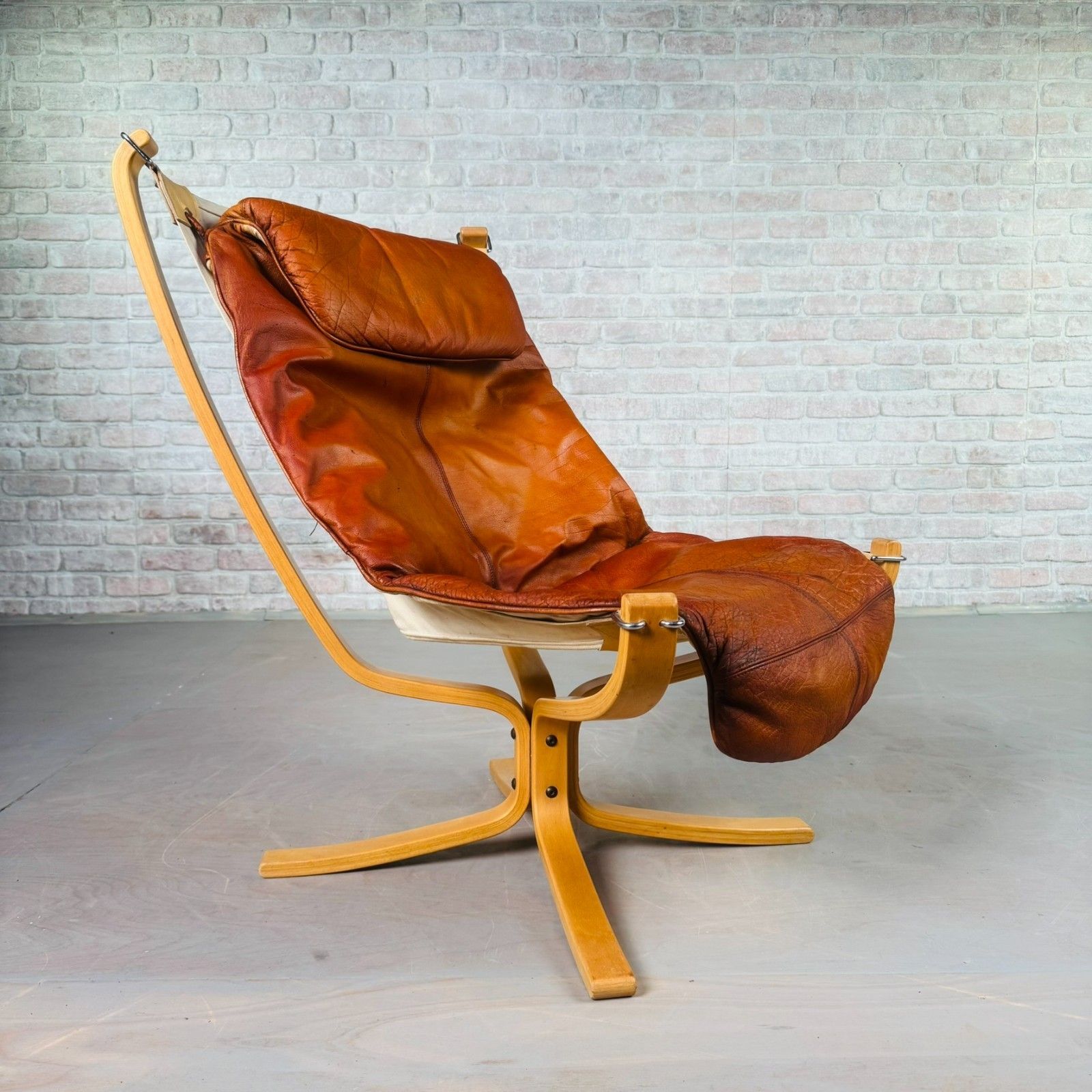 photo furniture Vintage Norwegian Tan Leather Falcon Chair By Vatne Møbler #A808