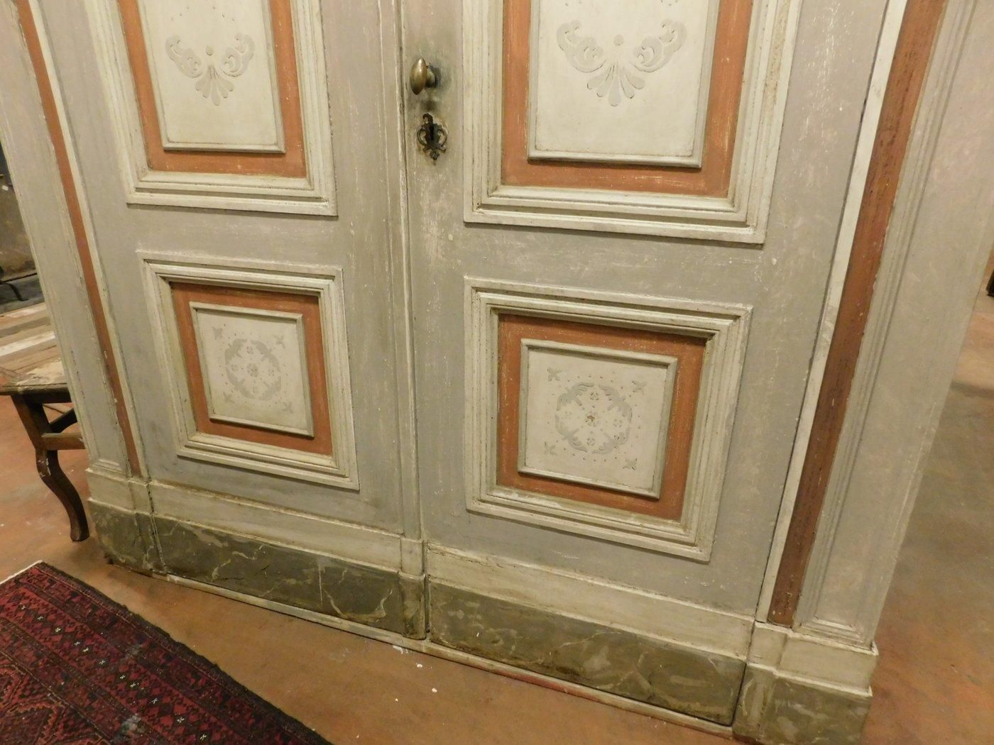 Porta Doppia In Legno Solido, Pannelli Dipinti Con Pesci E Cornici, Italia photo for sale
