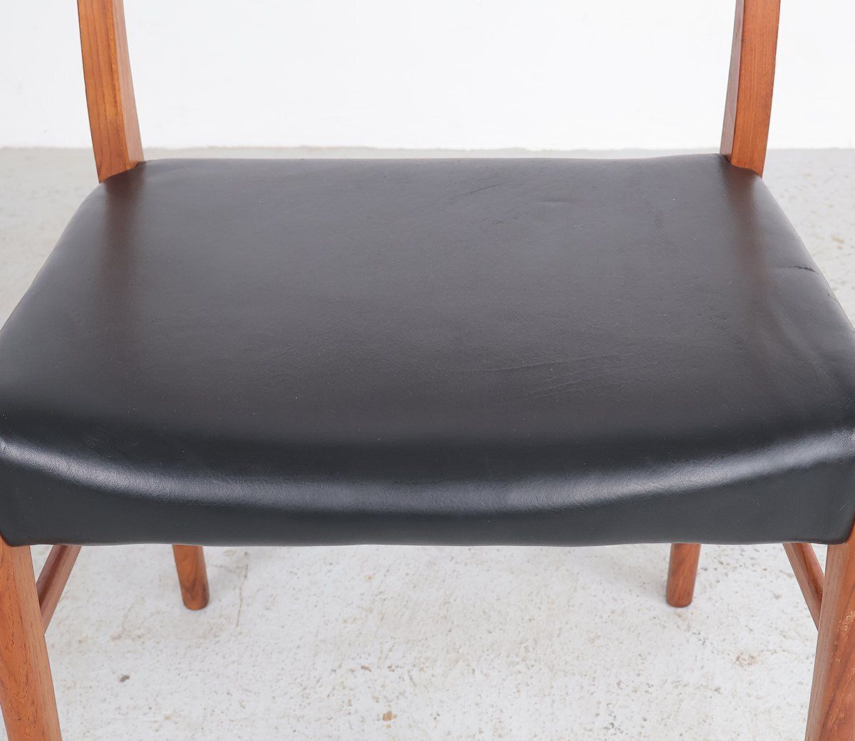 1301.0 Teak And Leather Chairs By Arne Wahl Iversen For Glyngøre Stolefabrik, 1960s, Set Of 3 photo