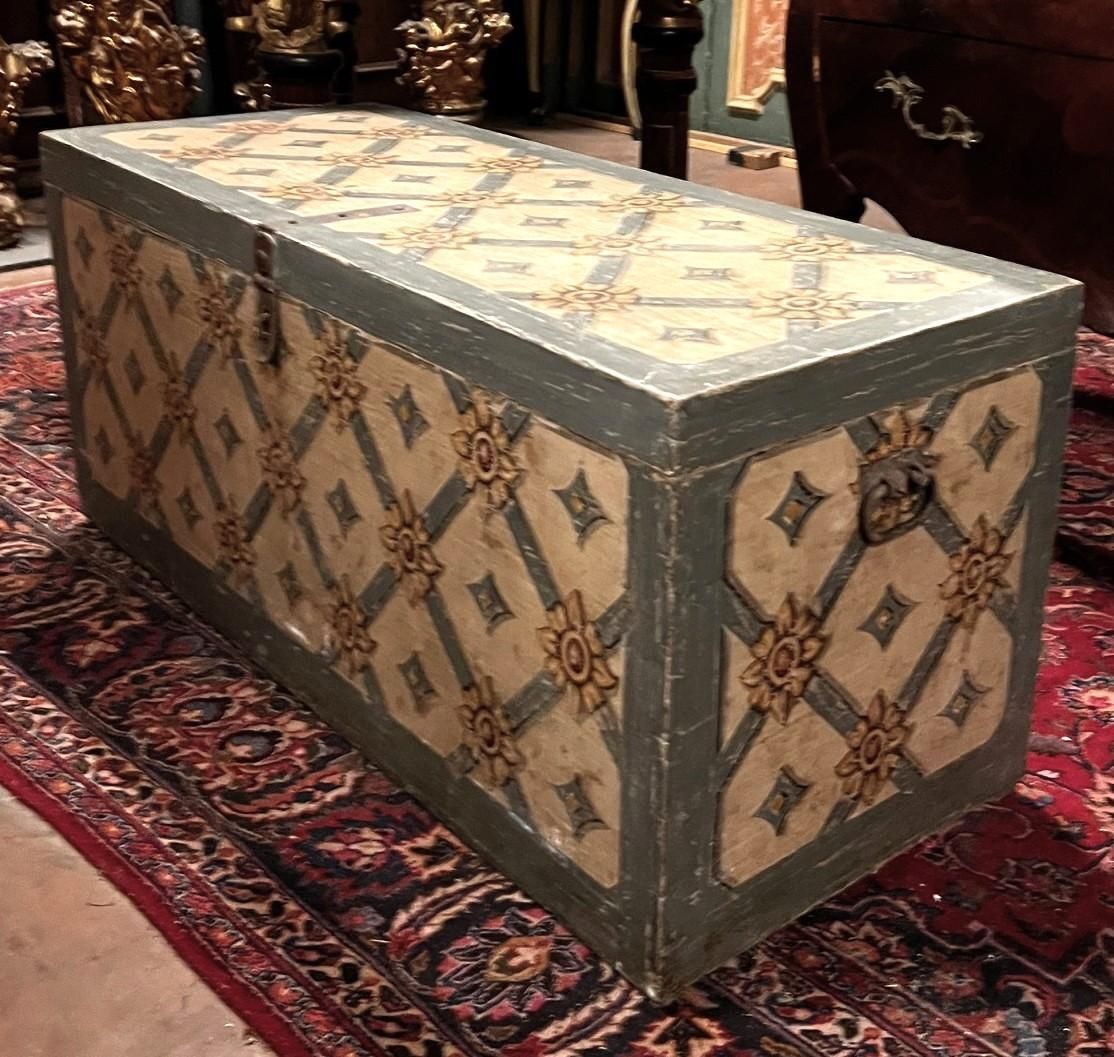 Baule In Legno Laccato E Dipinto, Toscana Italia photo 2082.0