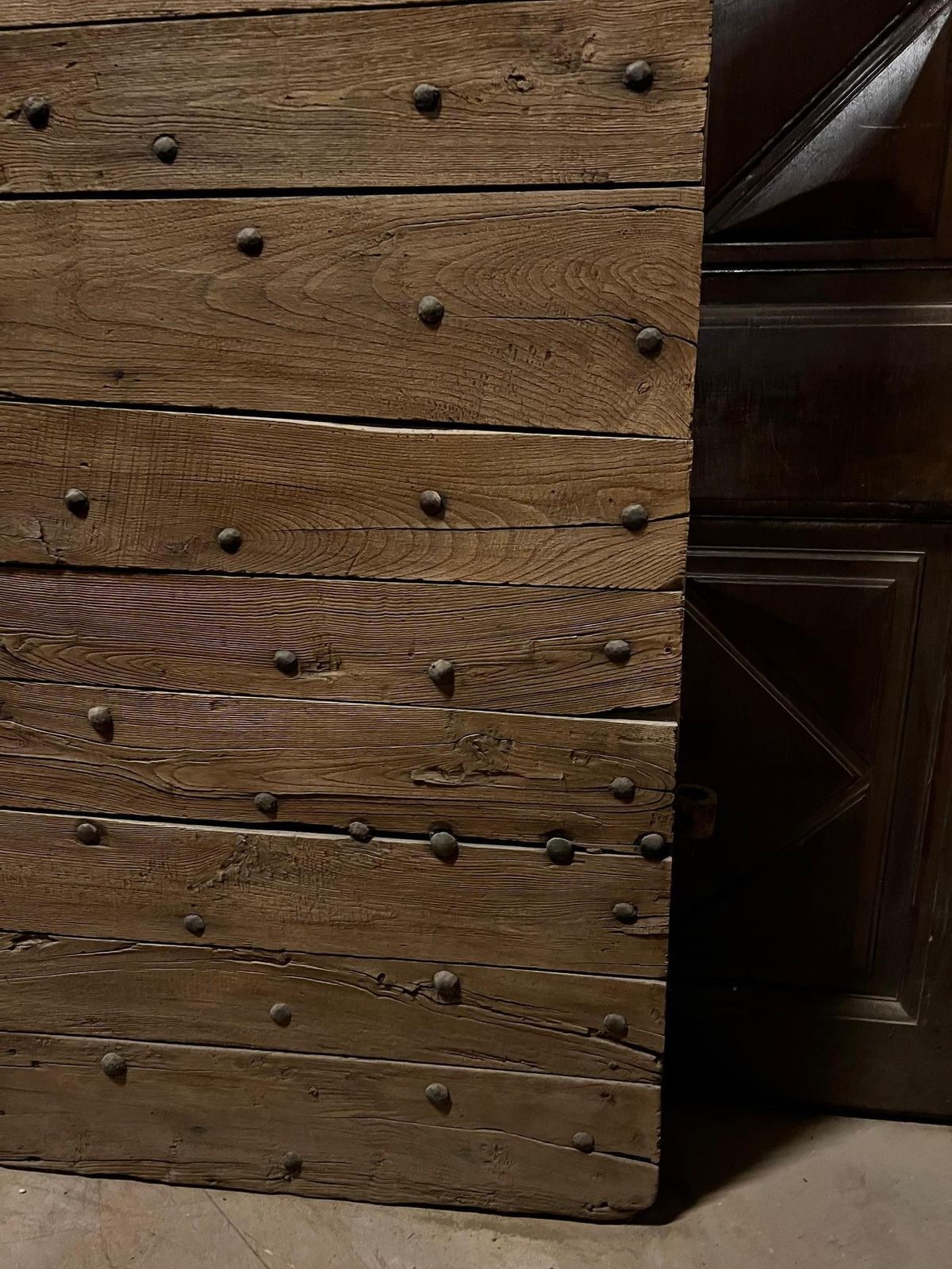 Portoncino Chiodato In Legno Di Rovere, Centinato Superiormente, Italia photo vinterior