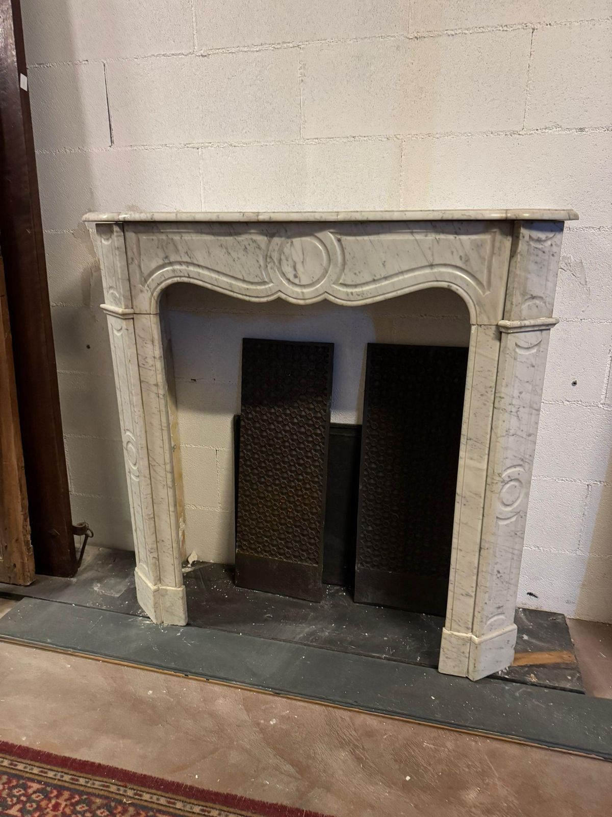 Camino Cornice Mantello, Pompadour In Marmo Bianco Di Carrara, Francia photo furniture
