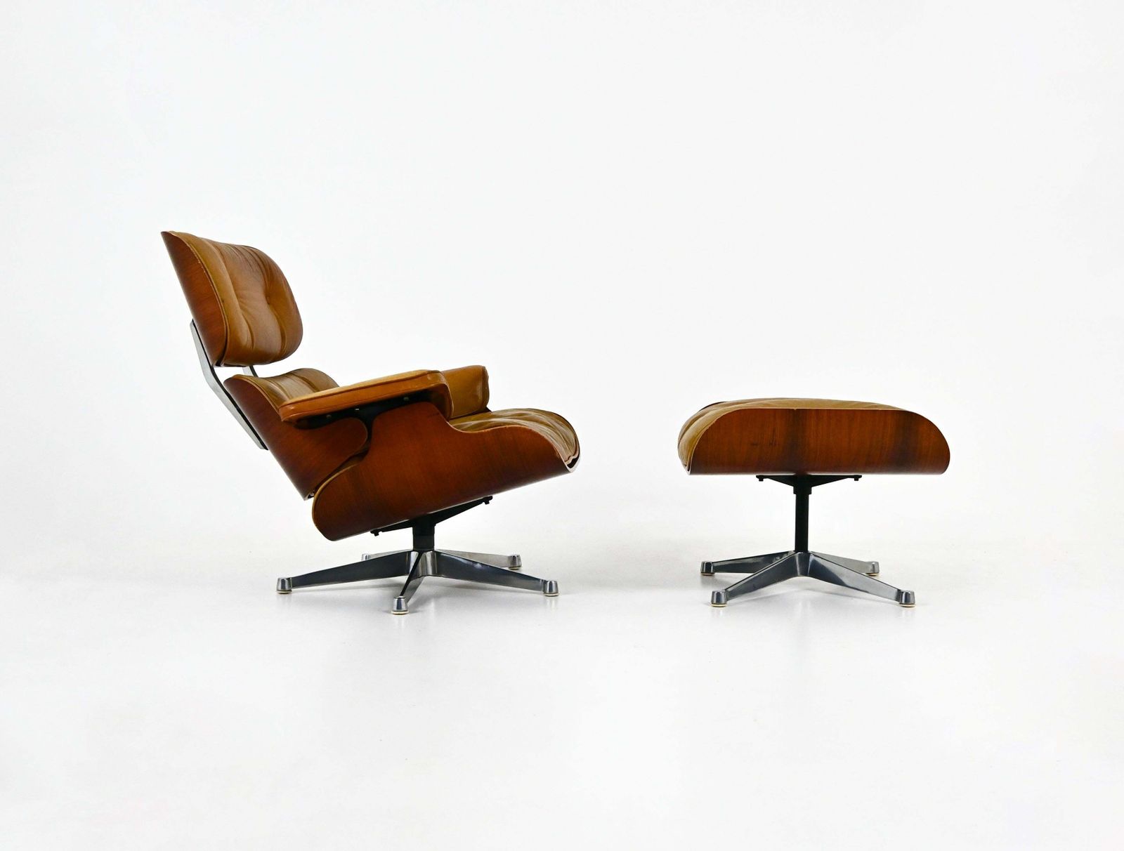 Lounge Chair & Ottoman By Charles & Ray Eames For Herman Miller, 1970s photo Furniture