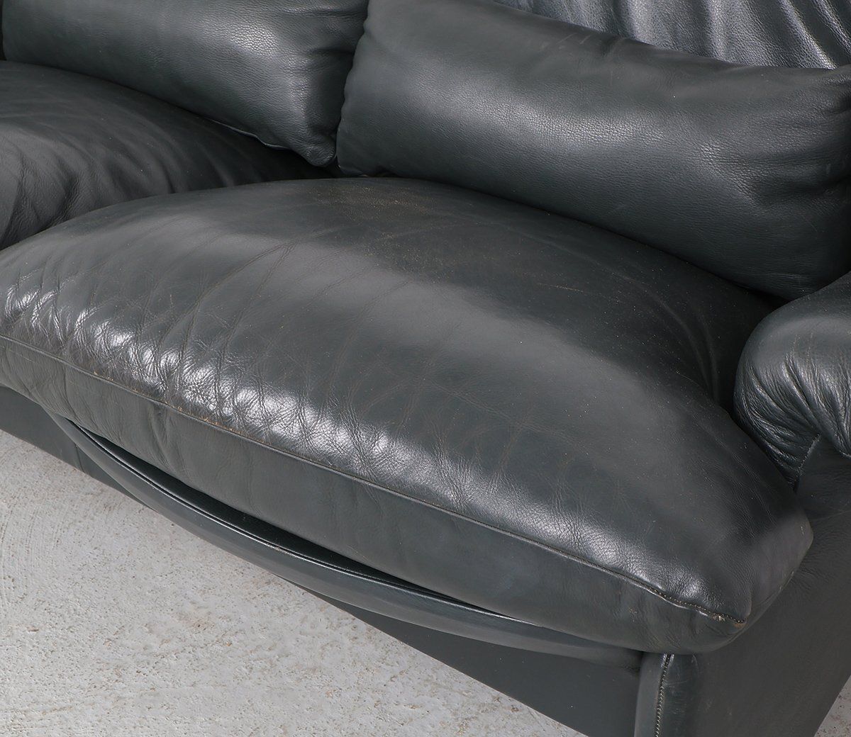 2187.0 Set Of Leather Sofa With Pouf By Vico Magistretti For Cassina, 1980s photo