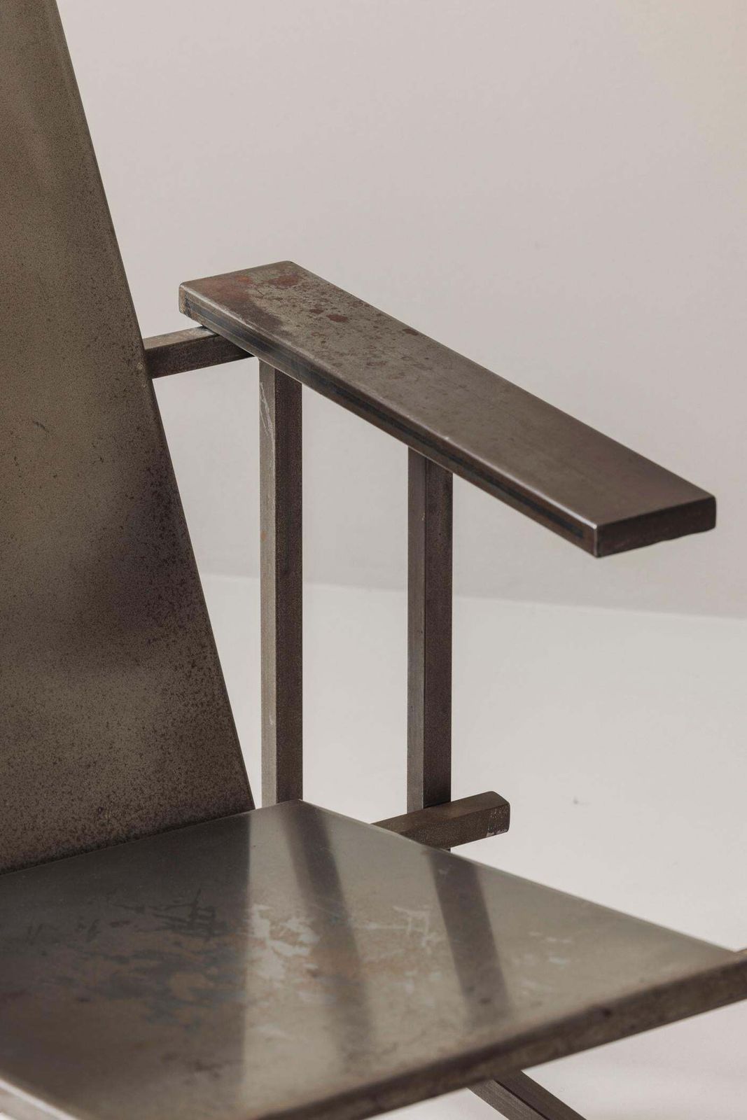 photo vinterior Unconventional Modernist Metal Armchair, In The Manner Of Gerrit Rietveld, 1980s