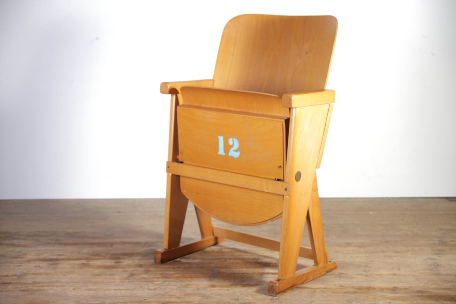 photo furniture Vintage Bioscoopbank Van Ton, Ca. Jaren 1960