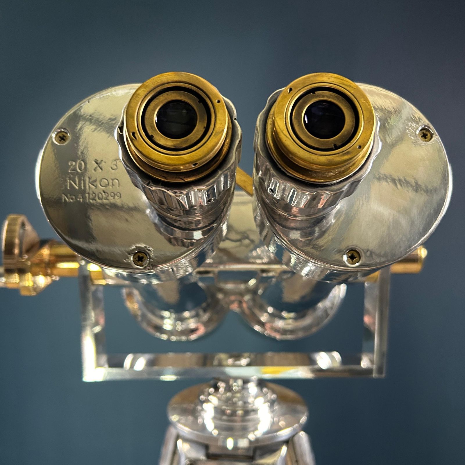 photo vintage 1970's Japanese Nikon 20 X 120 Big Eye Military Binoculars & Tripod