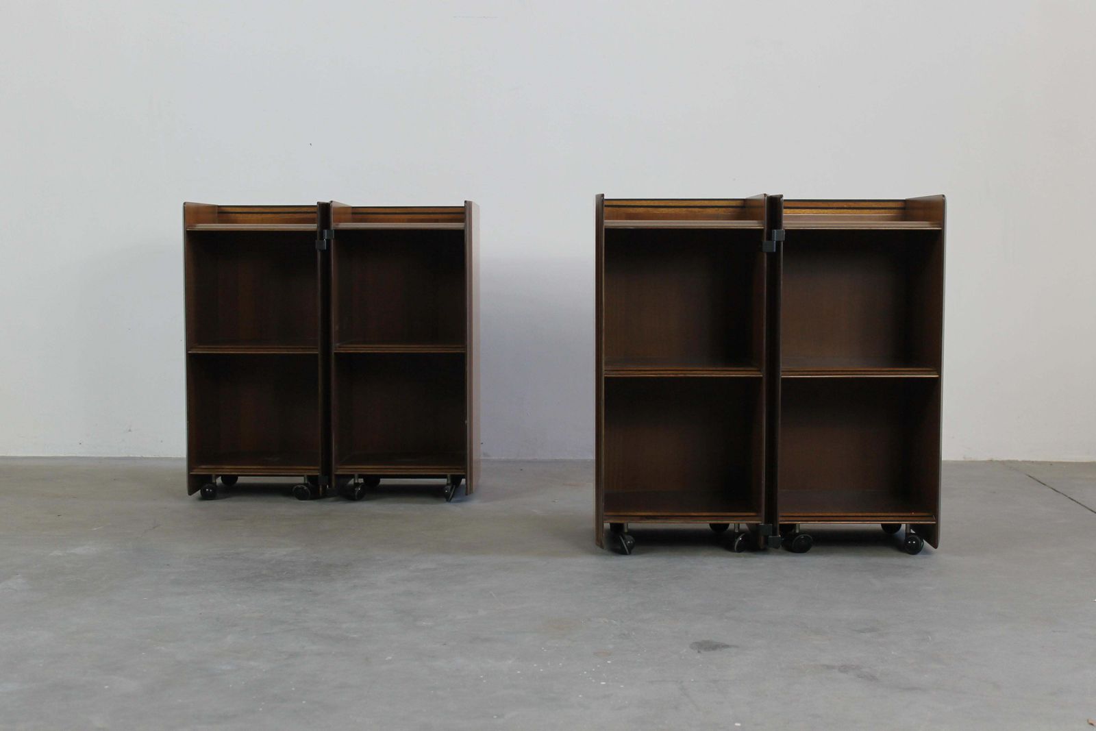 Tobia & Afra Scarpa Set Of Two Nightstands In Walnut By Maxalto 1970s Italy photo for sale