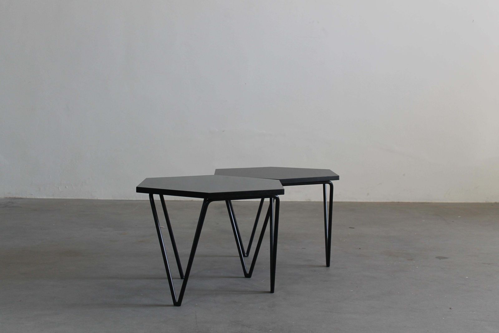 Gio Ponti Set Of Two Hexagonal Coffee Tables In Wood And Metal I.S.A. 1950s photo vinterior