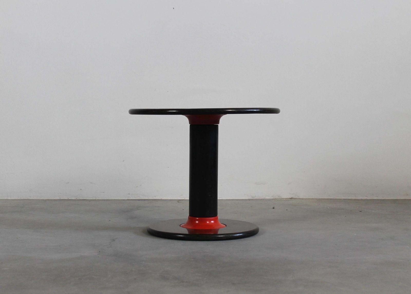 Ettore Sottsass Rocchettone Round Side Table In Walnut Wood By Poltronova 1960s photo for sale