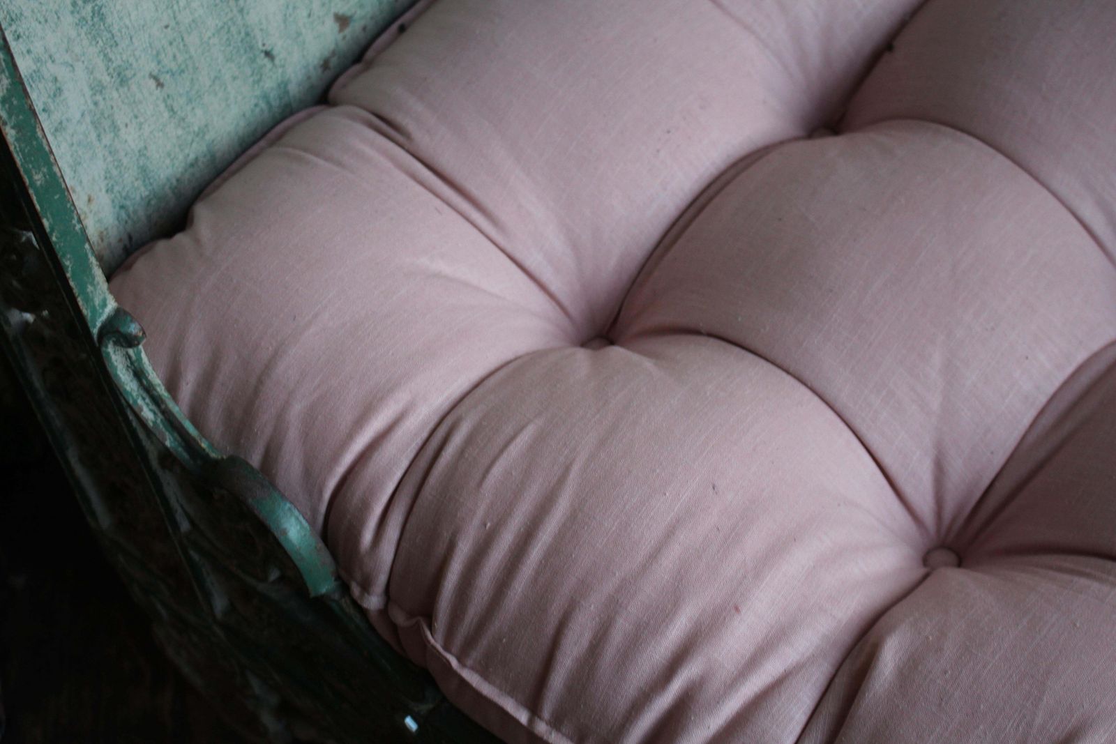 photo vintage French Circa 1860 Original Painted Green Napoleon Lll Cast Iron Daybed Rococo