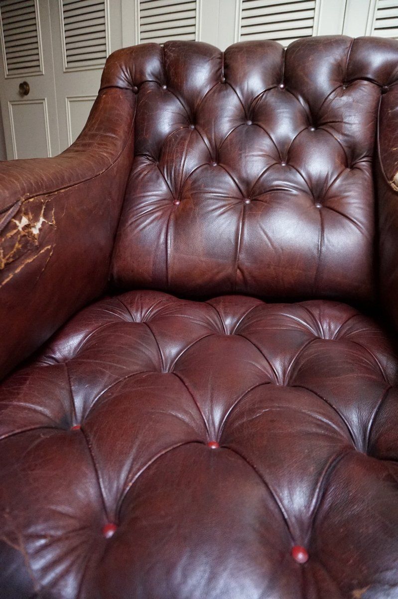 photo vinterior 19th Century Distressed Leather Chesterfield Library Armchair