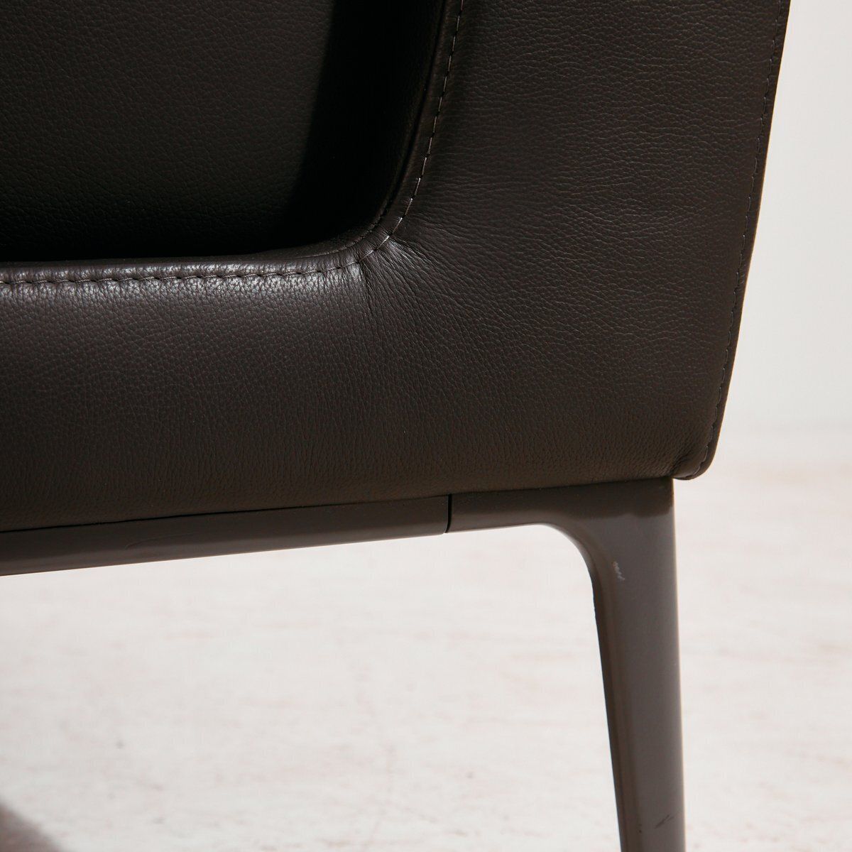 photo vinterior Visalia Leather Chair By Coalesse, 2011
