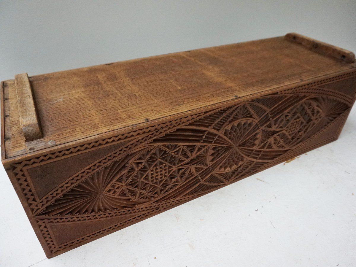 photo vintage Dutch Chip Carved Wooden Planter Folk Art, 1890s