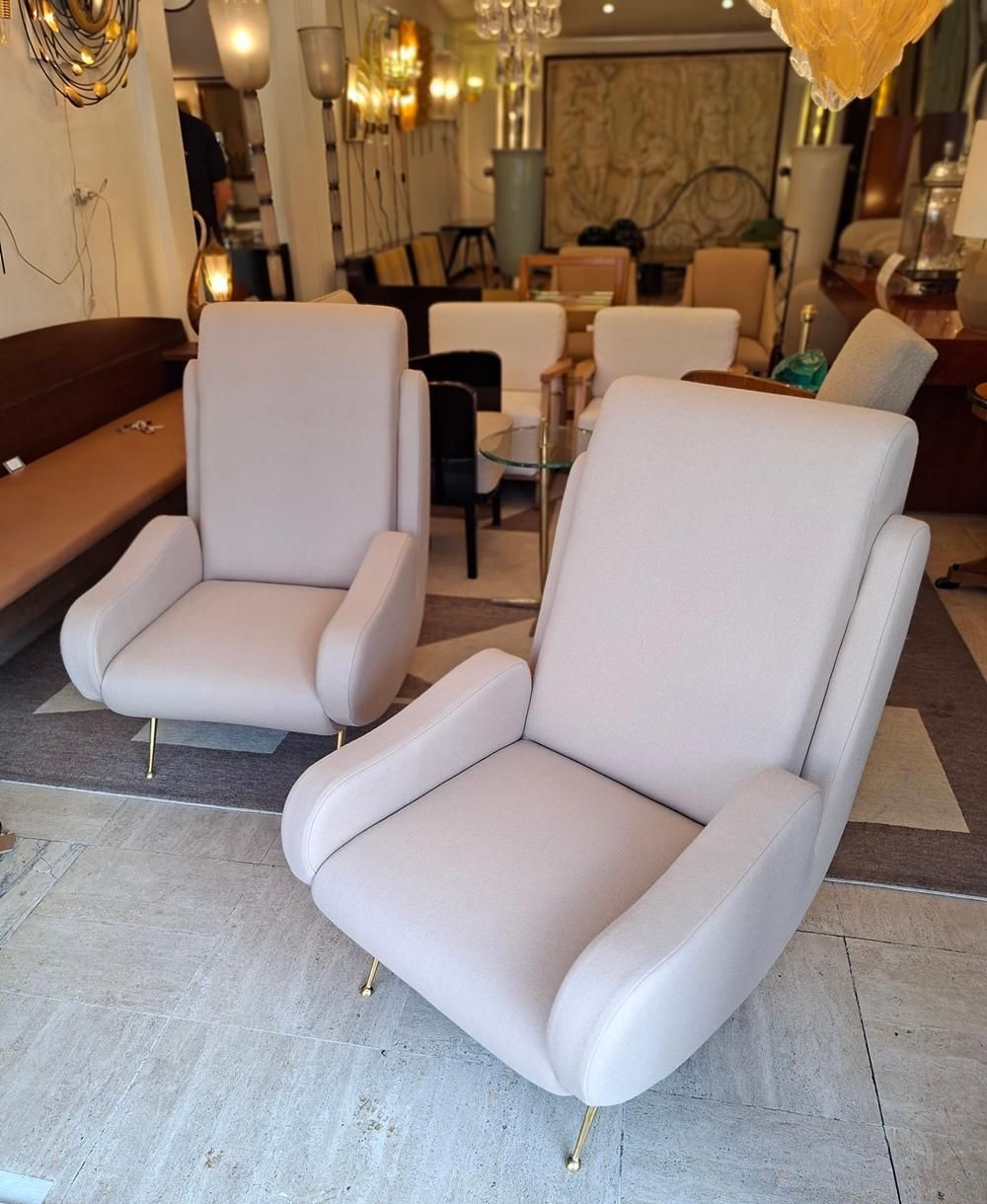 photo vintage Pair Of Armchairs In Light Beige Fabric