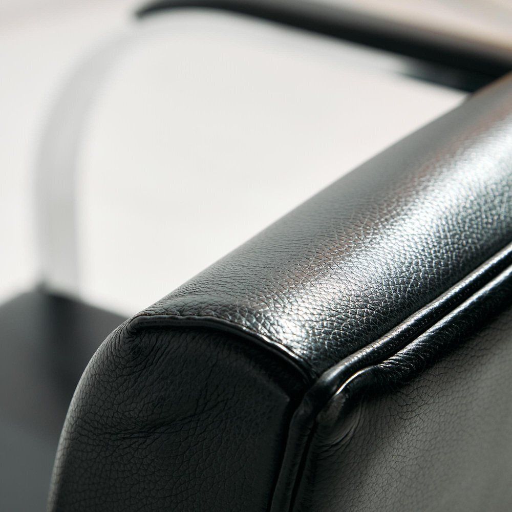 photo vinterior Brno Armchair By Alivar