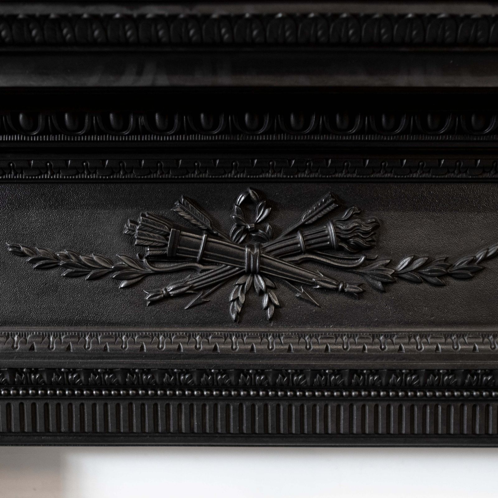 photo vinterior Large Antique Cast Iron Fireplace Surround