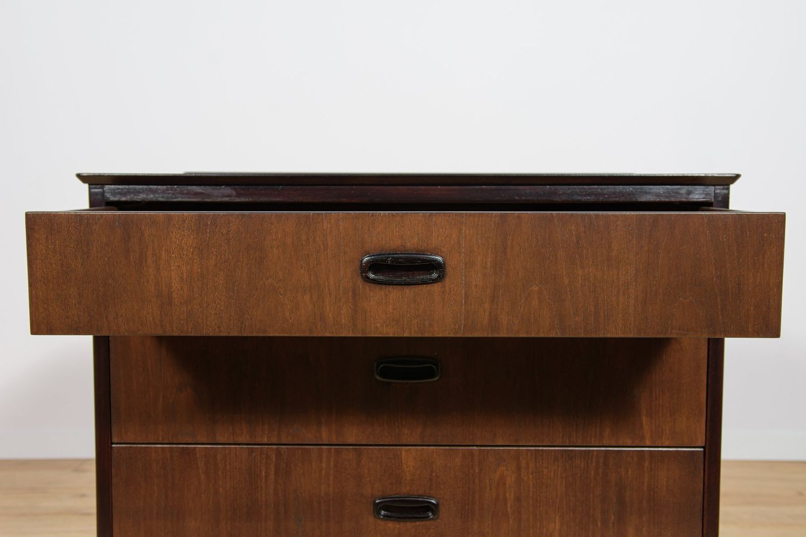 photo vintage Mid Century Modern Danish Teak Dresser, 1960s