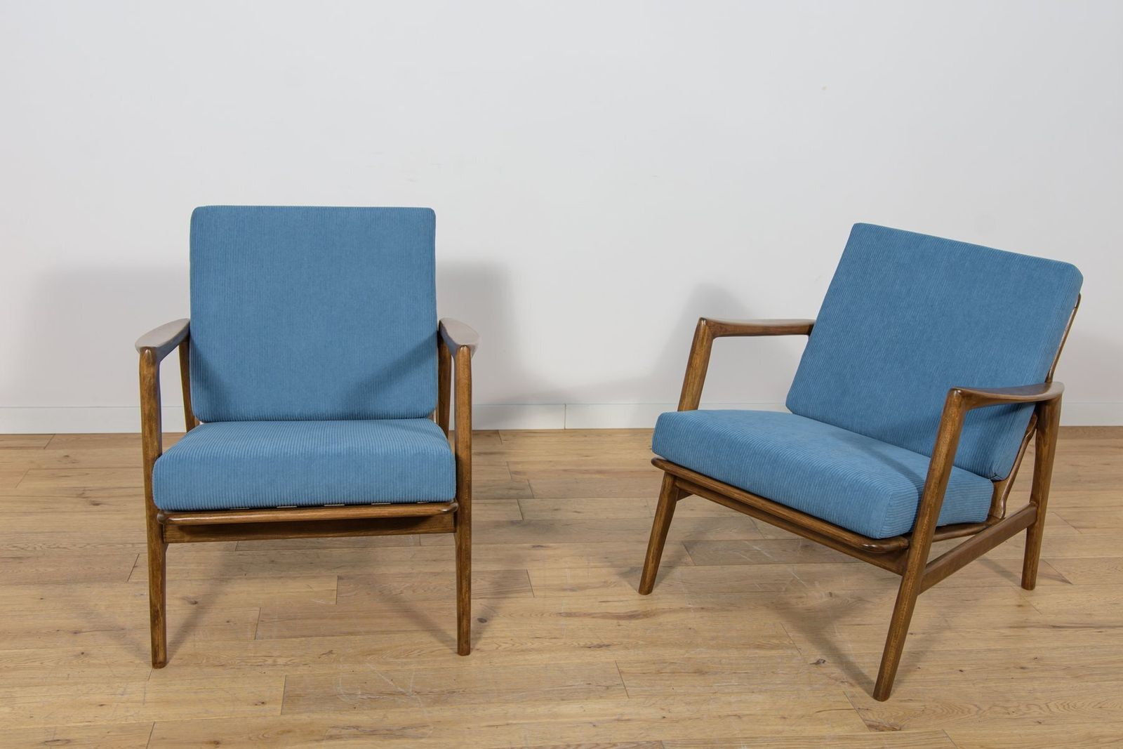 Model 300 139 Lounge Chairs From Swarzędz Factory, 1960s, Set Of 2