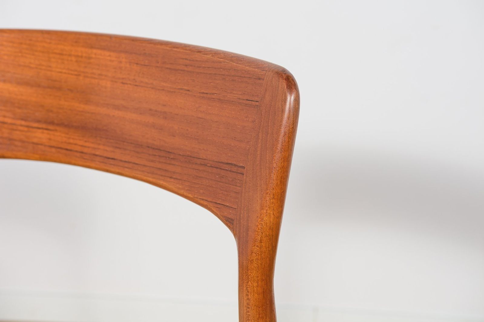 photo vintage Mid Century Modern Teak Model 26 Dining Chairs By Henry Kjærnulf For Korup Stolefabrik, Denmark, 1960s, Set Of 6