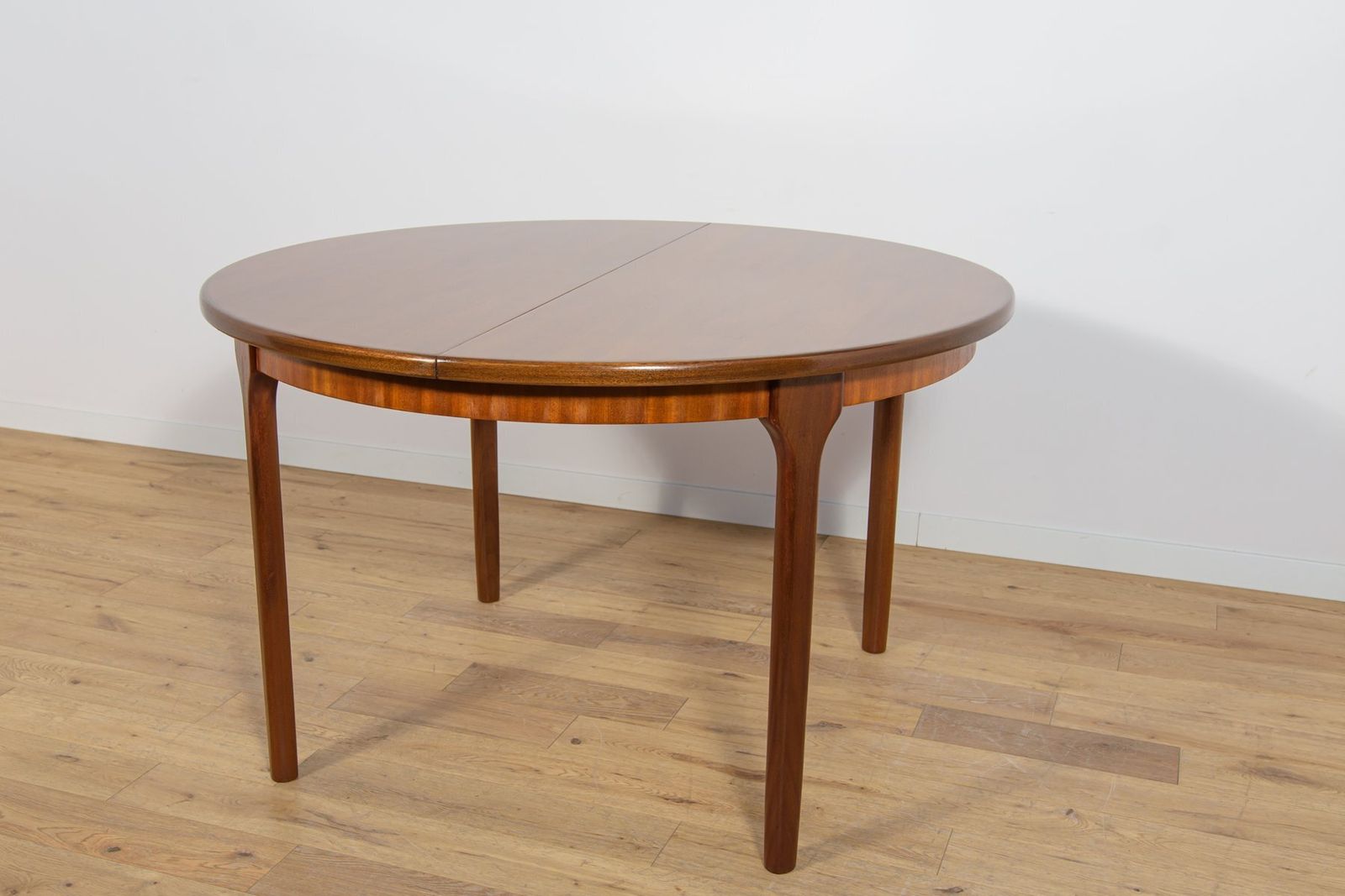 Mid Century Round Extendable Dining Table From McIntosh, United Knigdom, 1960s