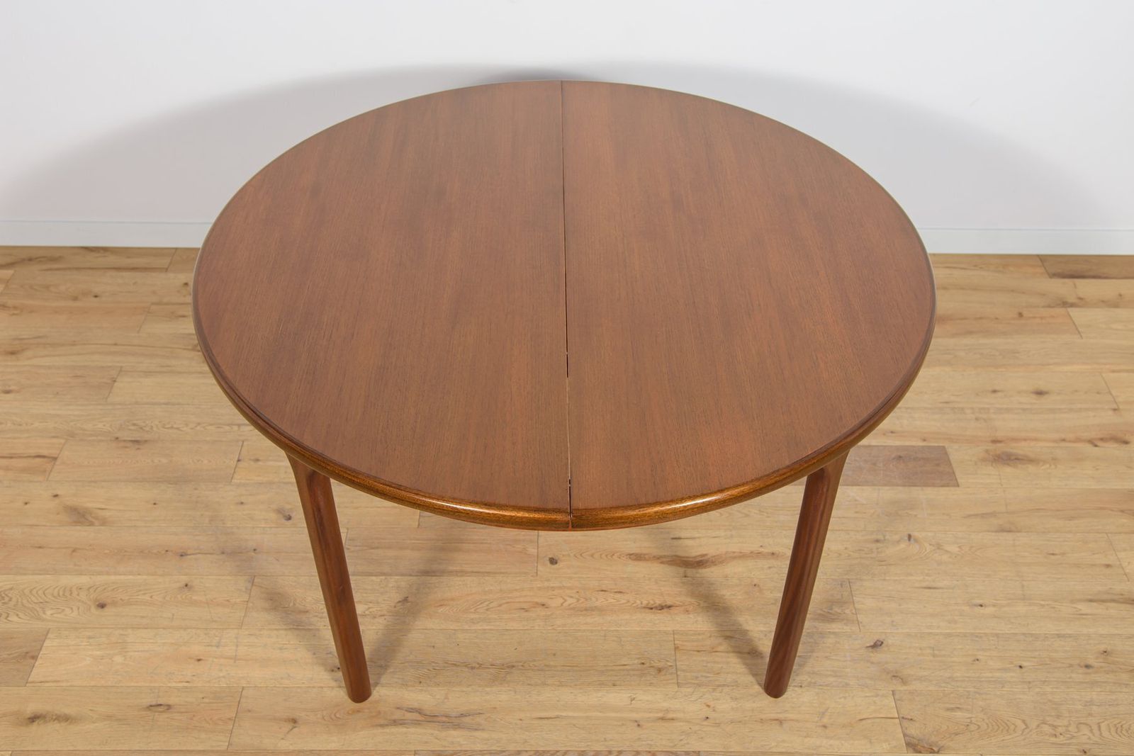 Mid Century Round Extendable Dining Table From McIntosh, United Knigdom, 1960s photo Furniture