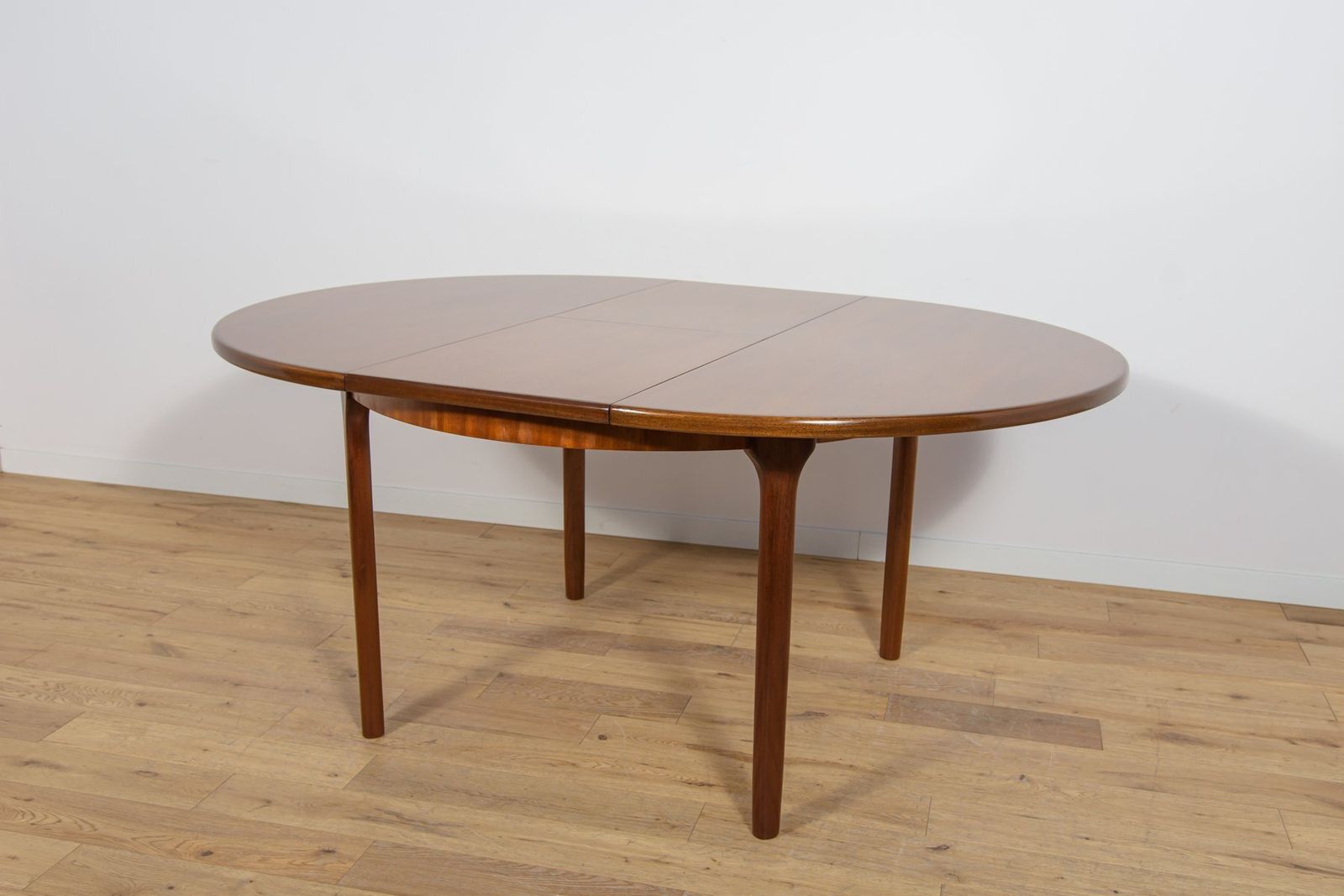 Mid Century Round Extendable Dining Table From McIntosh, United Knigdom, 1960s photo buy