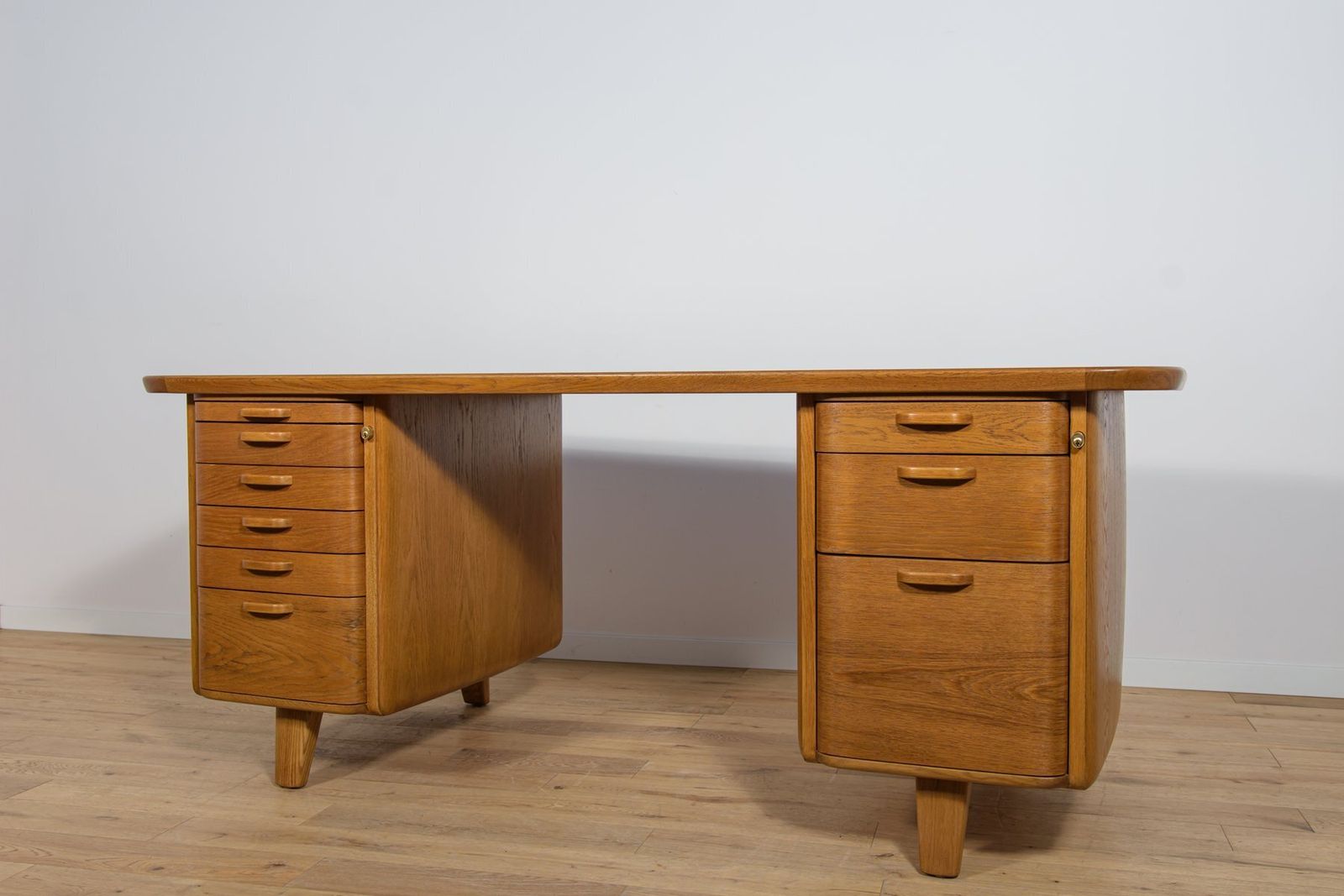 Art Deco Oak Freestanding Desk By Gunnar Ericsson For Facit Ab Buromöbel Zurich, Switzerland, 1950s photo Furniture