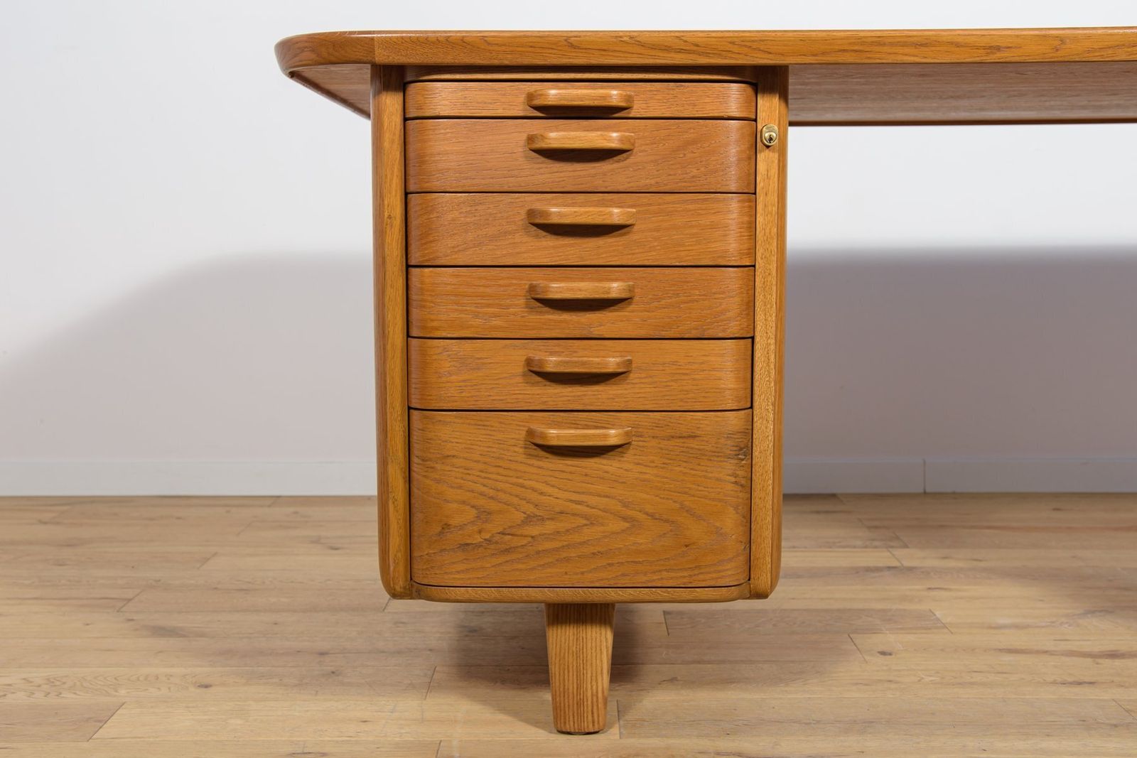 4956.0 Art Deco Oak Freestanding Desk By Gunnar Ericsson For Facit Ab Buromöbel Zurich, Switzerland, 1950s photo