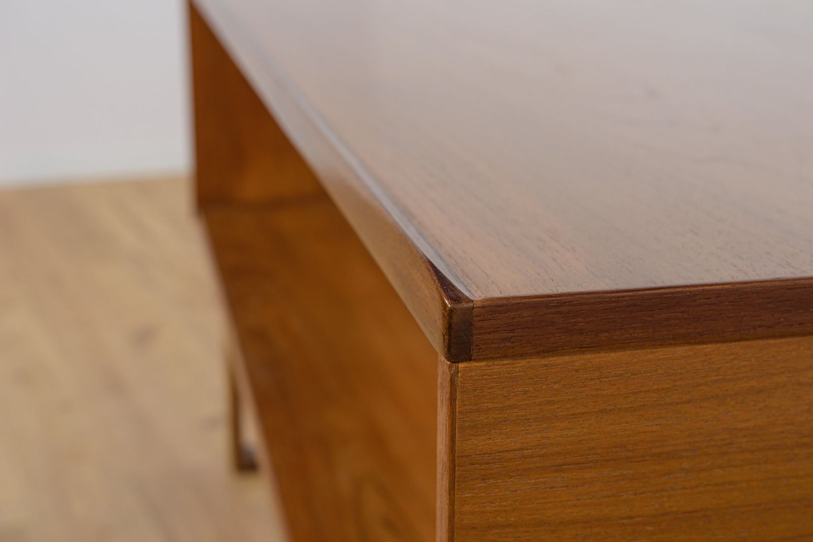 Mid Century Teak Freestanding Desk By Torben Valeur & Henning Jensen For Dyrlund, Denmark, 1960s photo vinterior