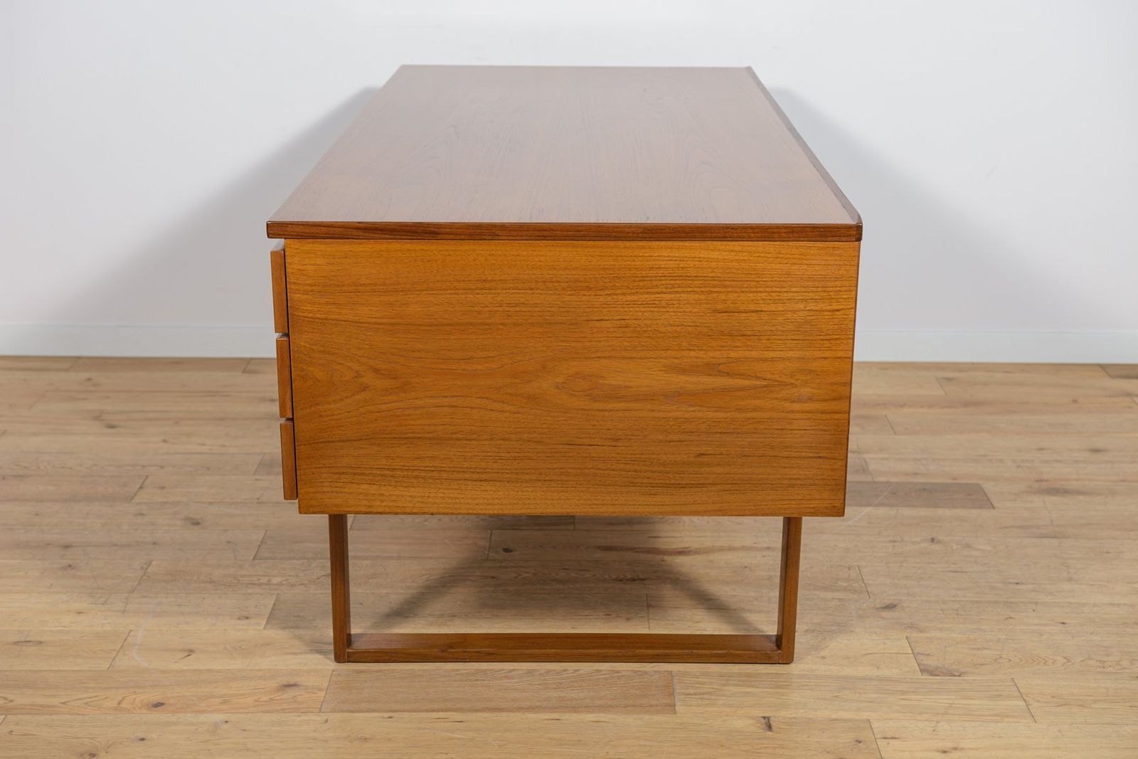 Furniture Mid Century Teak Freestanding Desk By Torben Valeur & Henning Jensen For Dyrlund, Denmark, 1960s photo