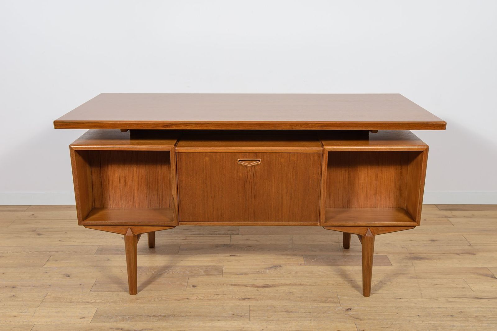 photo vinterior Mid Century Freestanding Teak Desk, Denmark, 1960s