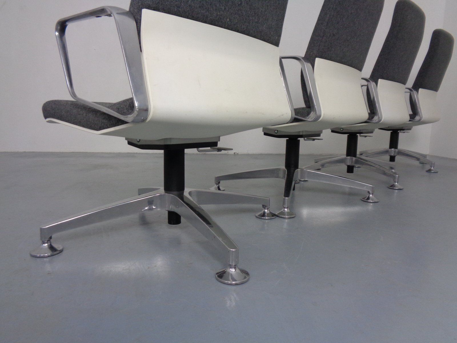 photo vintage Adjustable Aluminum Swivel Office Chair From Interstuhl, Germany, 2000s