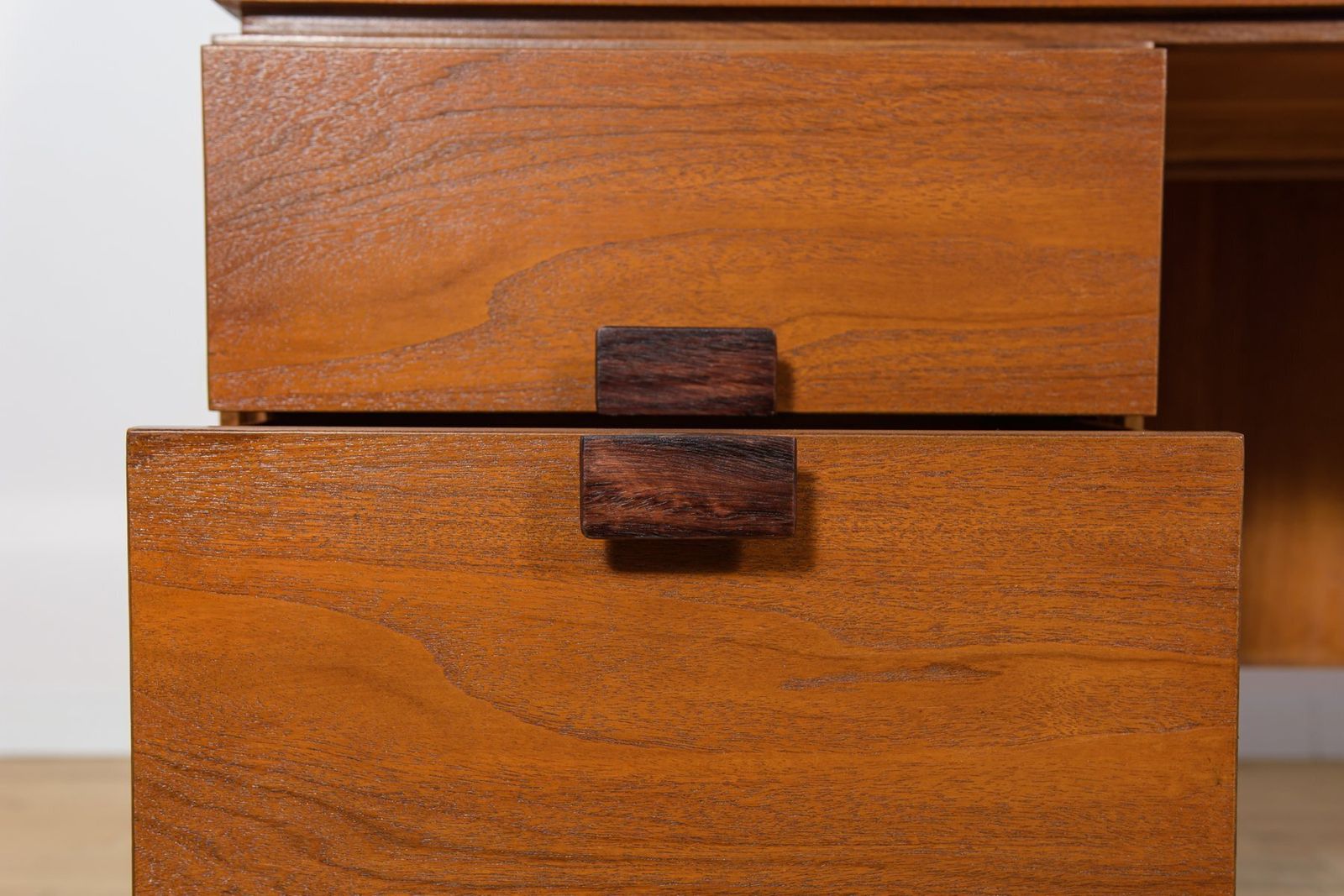photo vintage Mid Century Dressing Table In The Style Of Ib Kofod Larsen For G Plan, United Knigdom, 1960s