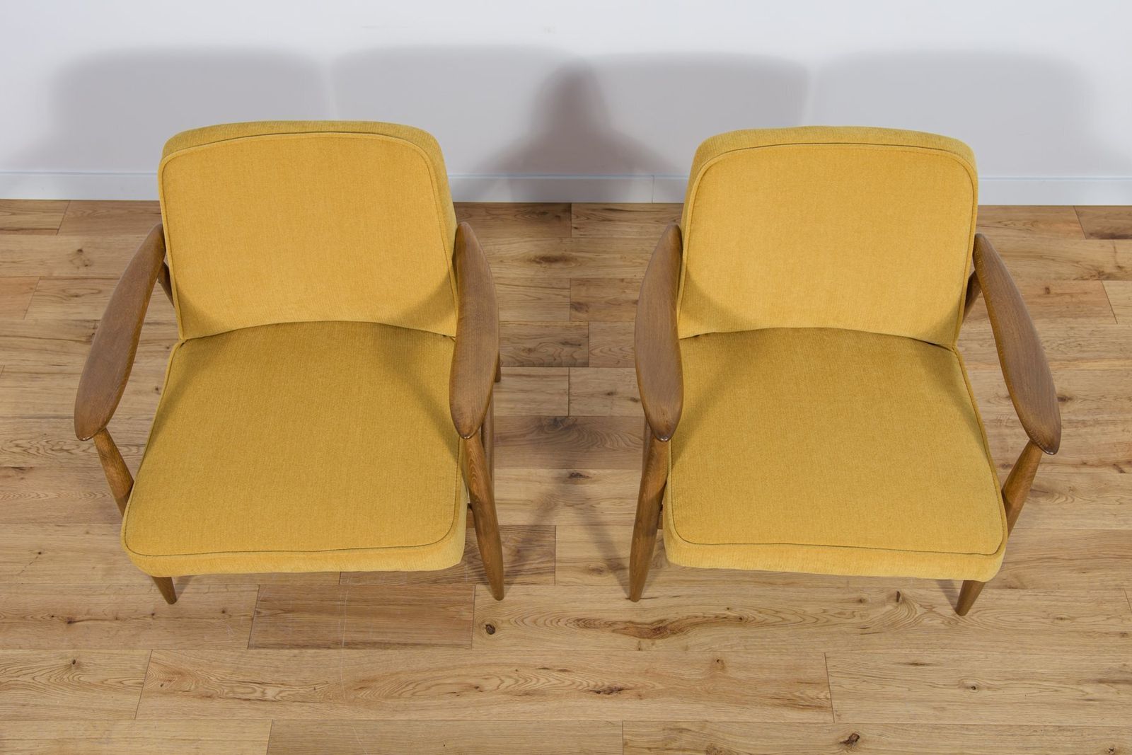 Gfm 87 Armchairs By Juliusz Kedziorek For Gościcińskie Furniture, 1960s, Set Of 2 photo vinterior