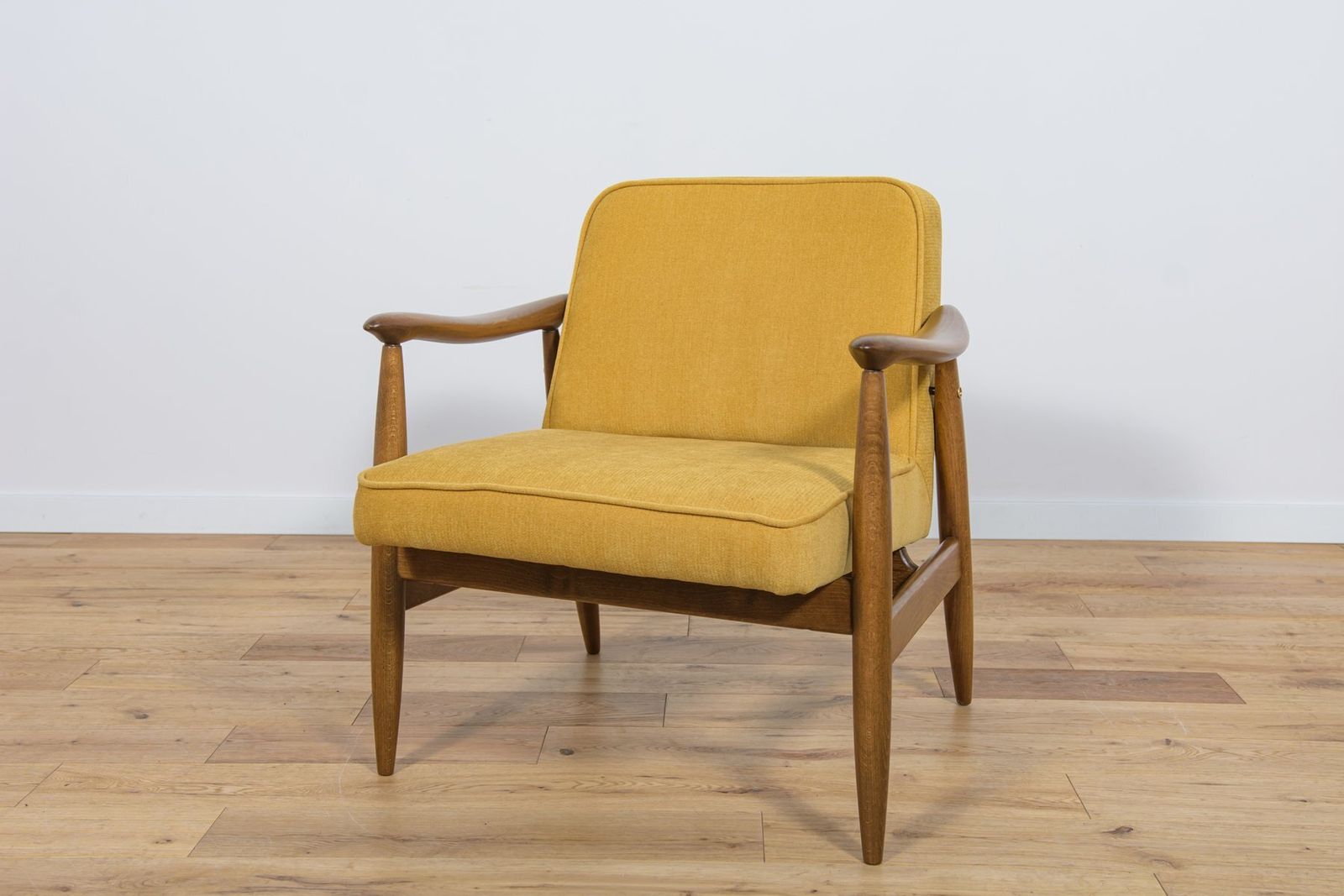 Gfm 87 Armchairs By Juliusz Kedziorek For Gościcińskie Furniture, 1960s, Set Of 2 photo vintage