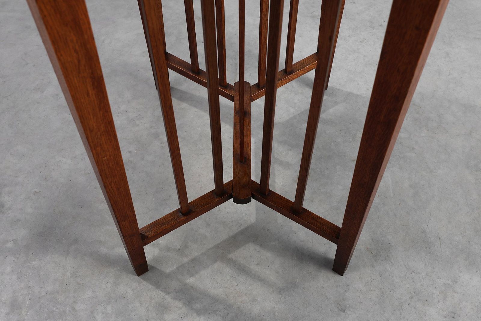 photo vinterior Arts And Crafts Oak Side Table, United Kingdom, 1900s