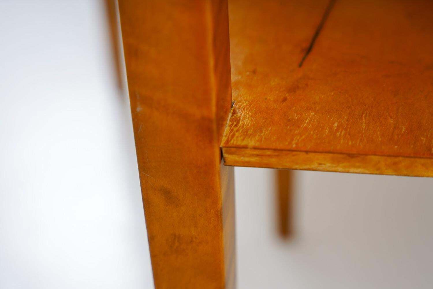photo vintage Pair Of Swedish Birch And Marble Bedside Tables