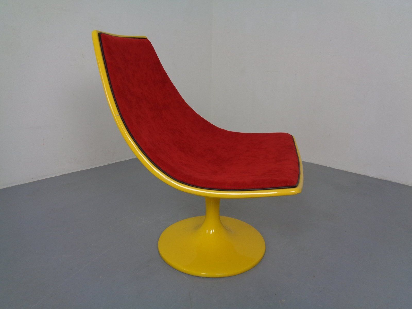 Italian Fiberglass Swivel Chair, 1960s photo Furniture