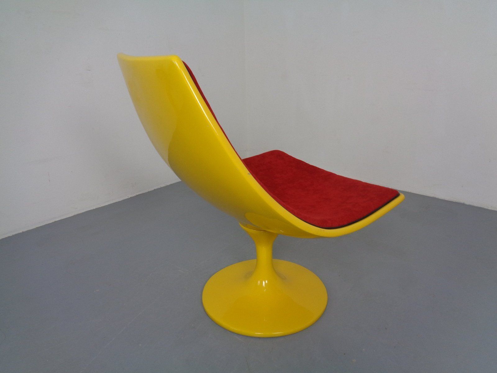 Italian Fiberglass Swivel Chair, 1960s photo vintage
