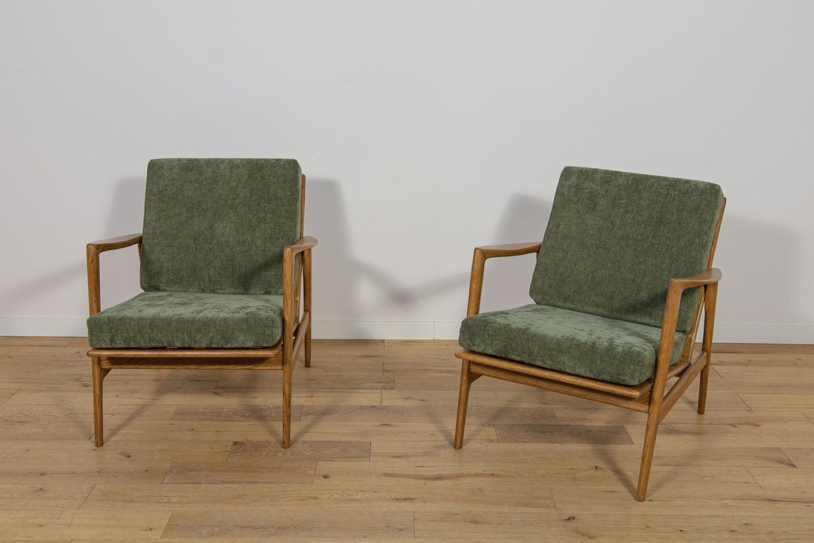 Set Of Model 300 139 Armchairs From Swarzędz Factory, 1960s photo furniture