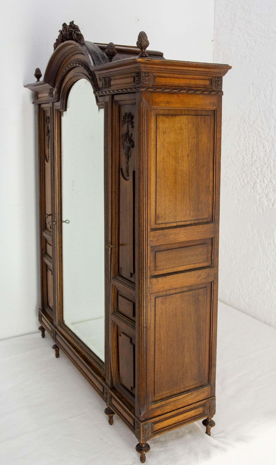 photo vinterior French Walnut & Beveled Mirror Little Armoire Chef D'oeuvre, Circa 1900