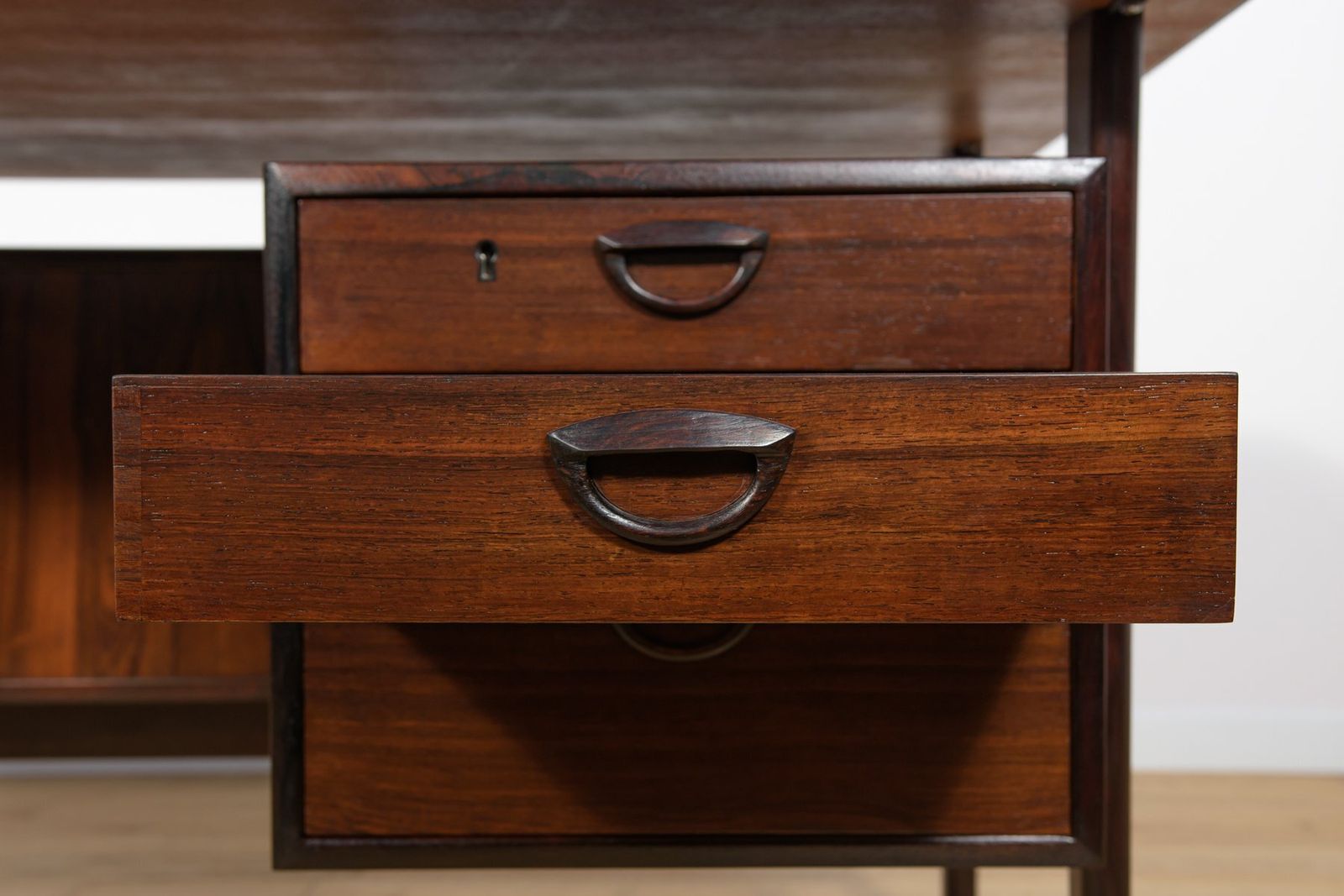 photo vintage Mid Century Freestanding Rosewood Desk By Kai Kristiansen For Feldballes Møbelfabrik, 1960s
