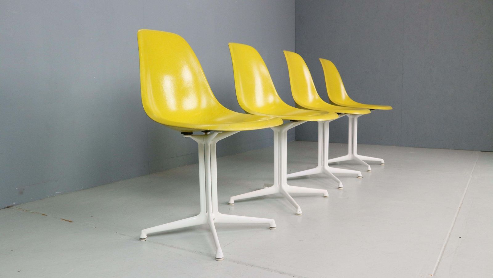 Charles & Ray Eames Set Of 4 Yellow "La Fonda" Chairs For Herman Miller, 1960 photo Furniture