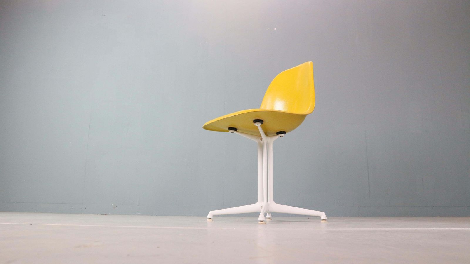Furniture Charles & Ray Eames Set Of 4 Yellow "La Fonda" Chairs For Herman Miller, 1960 photo