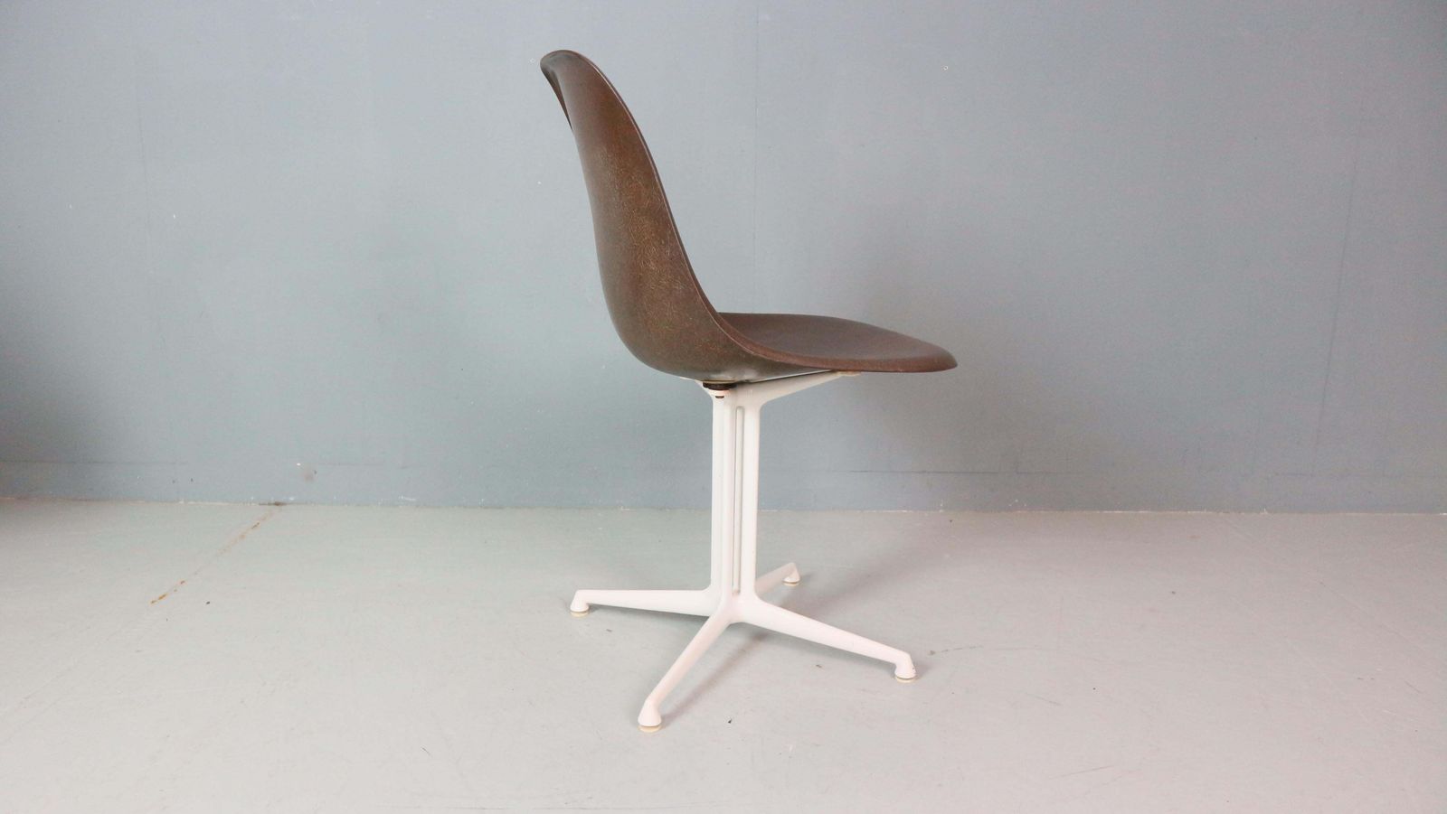 photo buy Charles & Ray Eames Set Of 4 "La Fonda" Chairs For Herman Miller, 1960