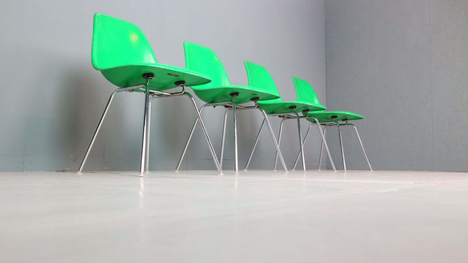 Charles & Ray Eames Set Of 4 Kelly Green "H Base" Chairs For Herman Miller, 1960 photo 3491.0